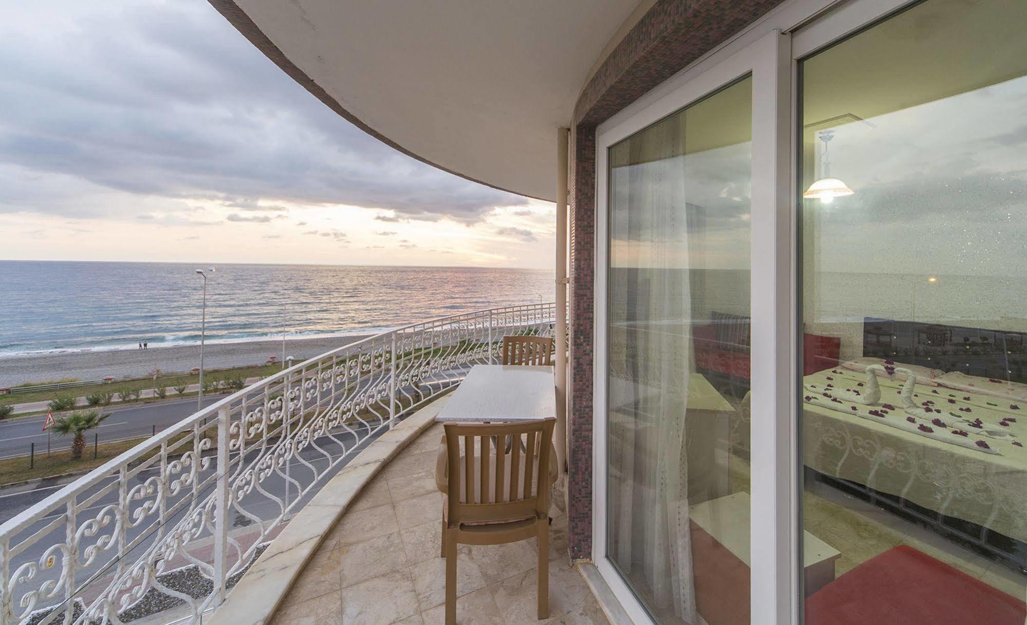 Milano Beach Family Hotel マフムトラール エクステリア 写真